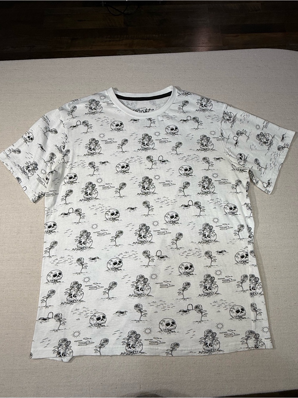 Eighty Eight Men T-Shirt Large White Skull Roses Short Sleeve